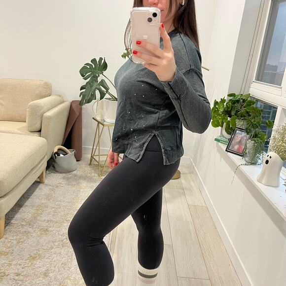 Sundry Gray Acid Wash Print Long Sleeve Top Size 0 / XS - Picture 5 of 5